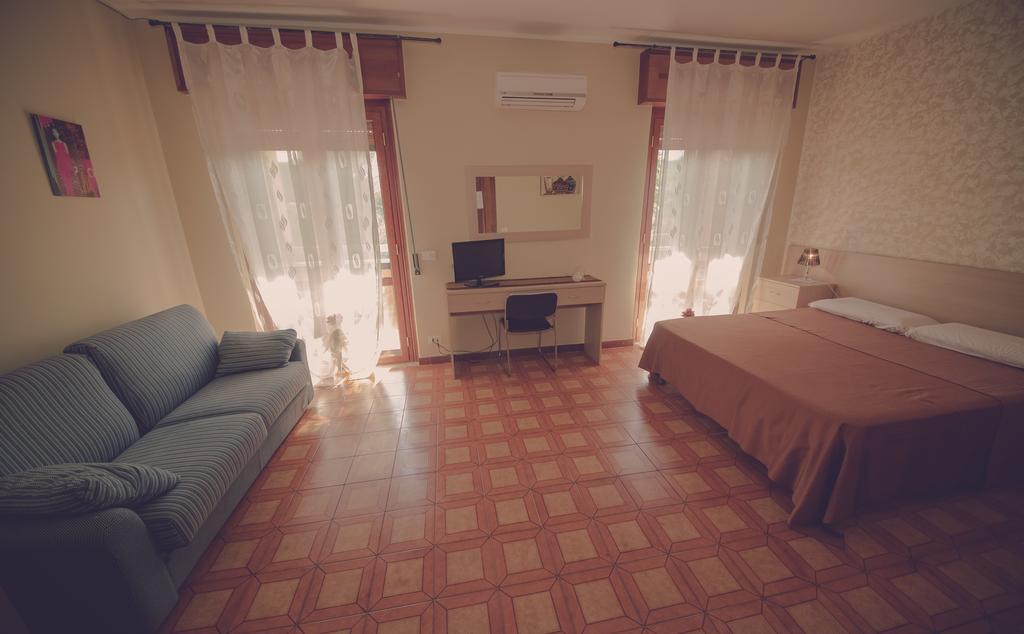 קטנזארו Cassiodoro Rooms Affittacamere מראה חיצוני תמונה